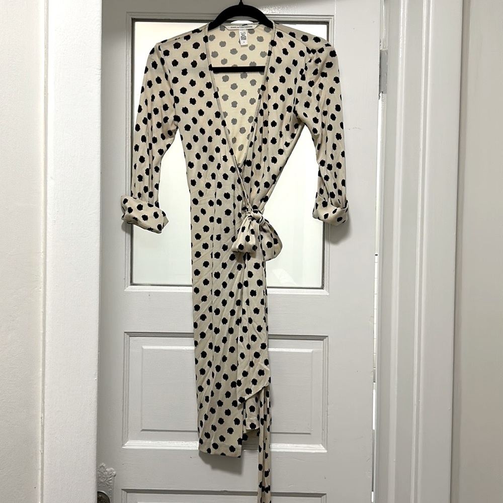 DVF wrap Dalmatian print size 4